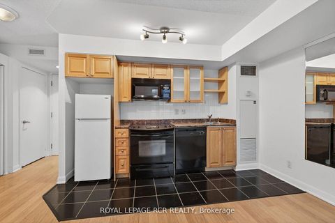 Photo 9 at 310 - 600 Fleet Street, Niagara, Toronto