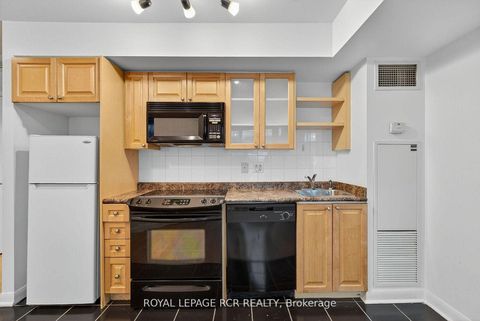 Photo 10 at 310 - 600 Fleet Street, Niagara, Toronto