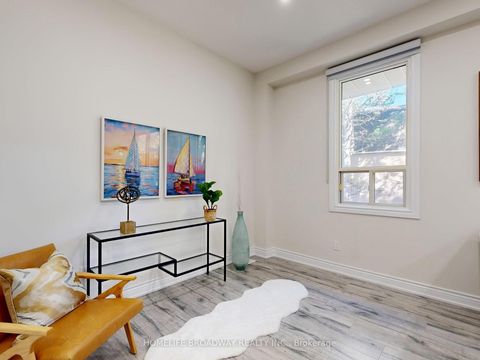 Photo 7 at 109 Poplar Crescent, Aurora Highlands, Aurora