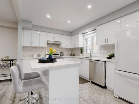 Photo 8 at 109 Poplar Crescent, Aurora Highlands, Aurora