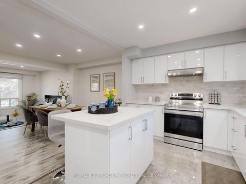 Photo 9 at 109 Poplar Crescent, Aurora Highlands, Aurora