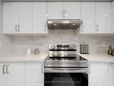 Photo 13 at 109 Poplar Crescent, Aurora Highlands, Aurora