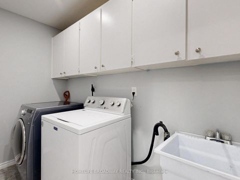 Photo 19 at 109 Poplar Crescent, Aurora Highlands, Aurora