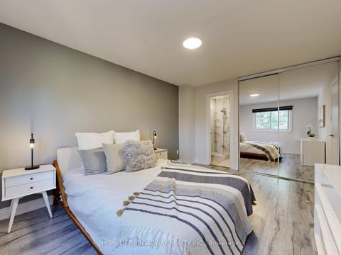 Photo 24 at 109 Poplar Crescent, Aurora Highlands, Aurora