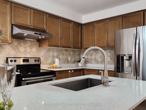 Photo 15 at 24 Martell Gate, Bayview Northeast, Aurora