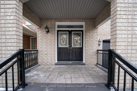 Photo 5 at 47 Thicket Trail, Vellore Village, Vaughan
