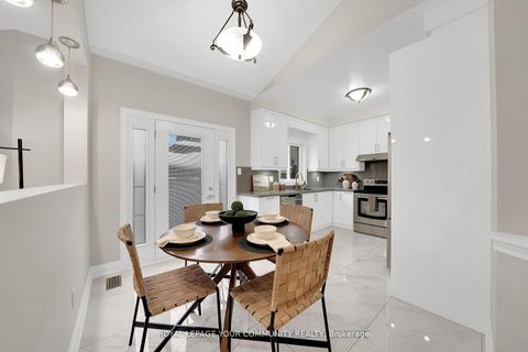 Photo 17 at 47 Thicket Trail, Vellore Village, Vaughan