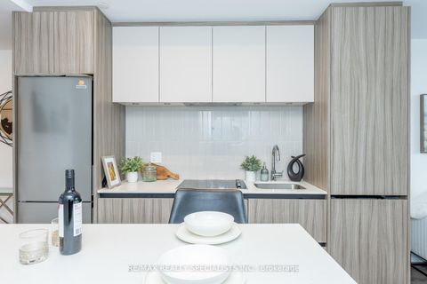 Photo 14 at C202 - 8 Beverley Glen Boulevard, Beverley Glen, Vaughan