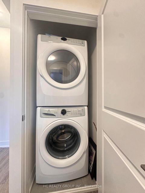 Photo 7 at 6 - 3 bond Crescent, Oak Ridges, Richmond Hill