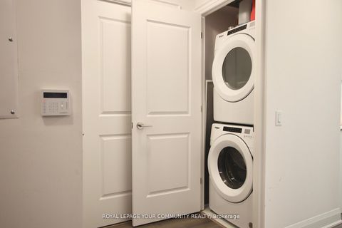 Photo 16 at 404 - 20 Gatineau Drive, Beverley Glen, Vaughan