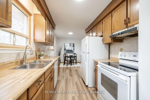 Photo 2 at 1275 Pallatine Drive, CP College Park, Oakville