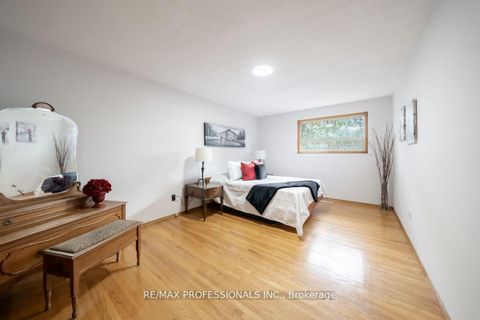 Photo 9 at 1275 Pallatine Drive, CP College Park, Oakville