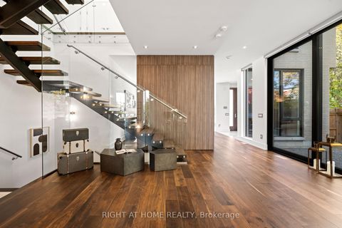 Photo 2 at 15 Fairmeadow Avenue, Windfields, Toronto