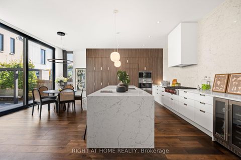 Photo 11 at 15 Fairmeadow Avenue, Windfields, Toronto