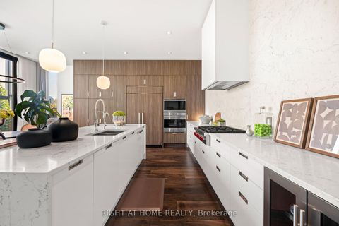 Photo 13 at 15 Fairmeadow Avenue, Windfields, Toronto