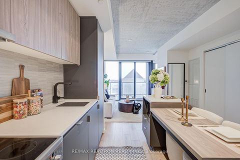 Photo 6 at 518 - 7 Smith Crescent, Queensway, Toronto