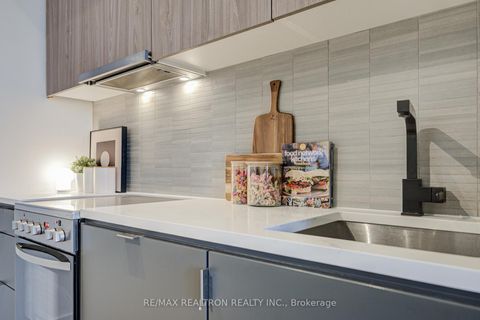 Photo 7 at 518 - 7 Smith Crescent, Queensway, Toronto