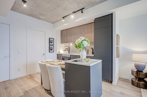 Photo 10 at 518 - 7 Smith Crescent, Queensway, Toronto