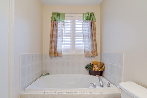 Photo 28 at 21 Polarlights Way, Rouge E11, Toronto