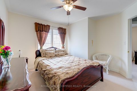 Photo 31 at 21 Polarlights Way, Rouge E11, Toronto