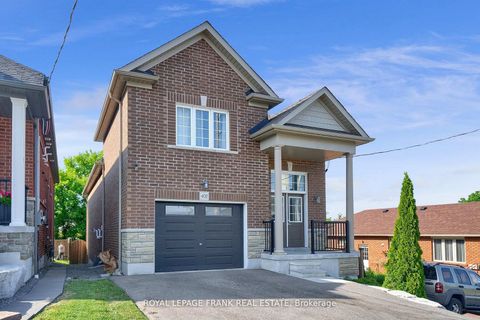 Photo 1 at 402 Olive Avenue, Central, Oshawa