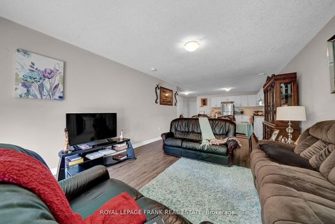 Photo 10 at 402 Olive Avenue, Central, Oshawa