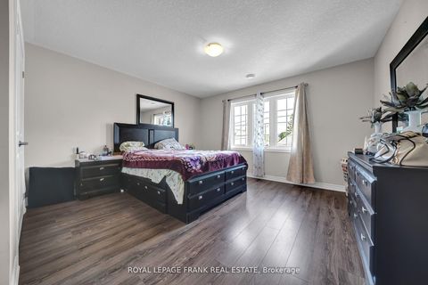 Photo 11 at 402 Olive Avenue, Central, Oshawa