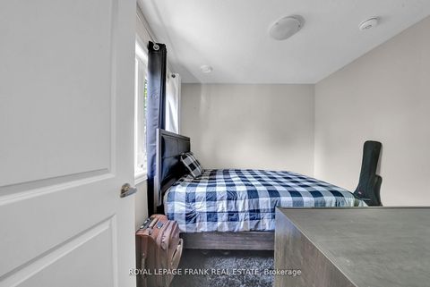 Photo 12 at 402 Olive Avenue, Central, Oshawa