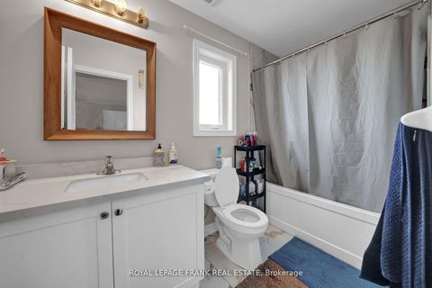 Photo 14 at 402 Olive Avenue, Central, Oshawa