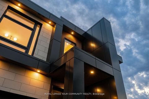 Photo 3 at 14 Ranwood Drive, Pelmo Park W4, Toronto