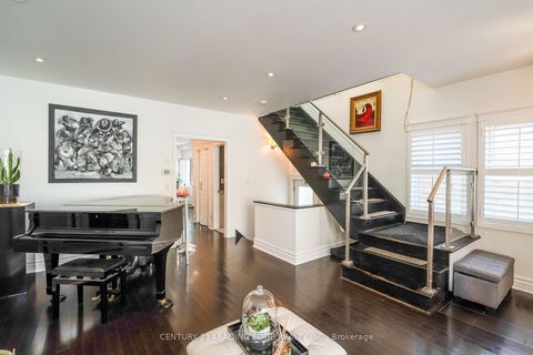 Photo 3 at 137 PARKVIEW Avenue, Willowdale East, Toronto