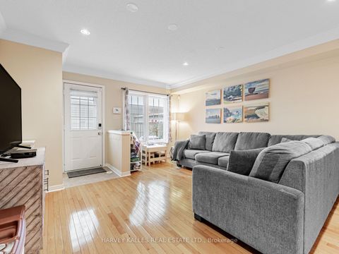 Photo 3 at 983 Roselawn Avenue, Belgravia, Toronto