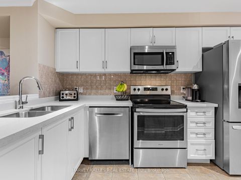 Photo 11 at 983 Roselawn Avenue, Belgravia, Toronto