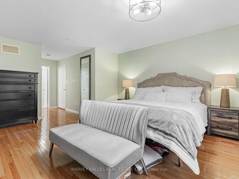 Photo 21 at 983 Roselawn Avenue, Belgravia, Toronto