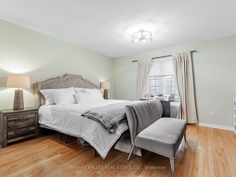 Photo 22 at 983 Roselawn Avenue, Belgravia, Toronto