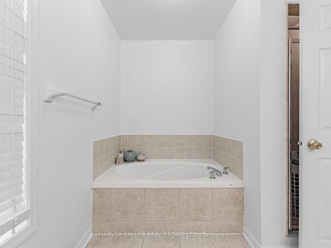 Photo 25 at 983 Roselawn Avenue, Belgravia, Toronto