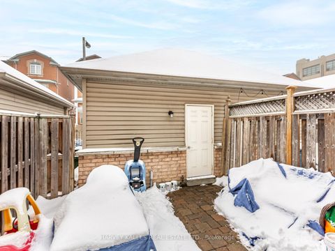 Photo 30 at 983 Roselawn Avenue, Belgravia, Toronto