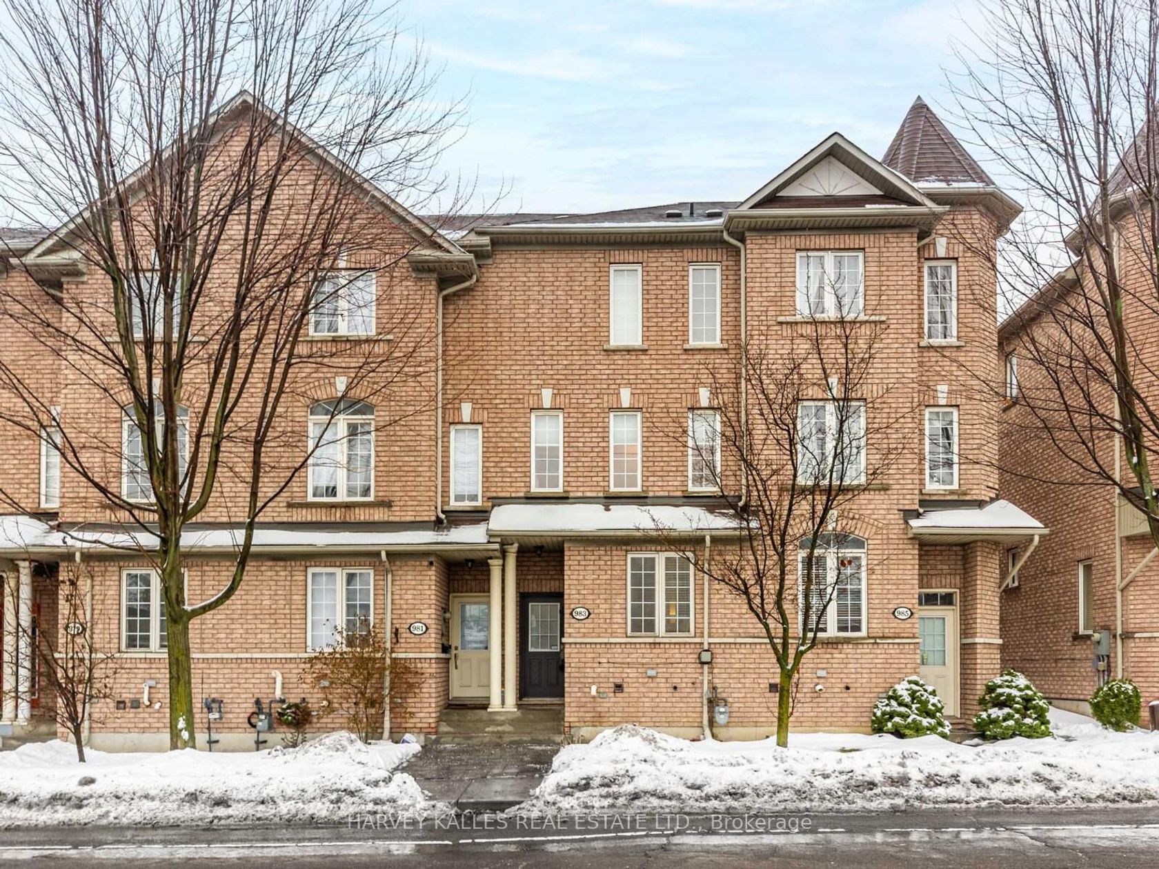 983 Roselawn Avenue, Belgravia, Toronto 