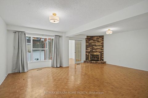 Photo 6 at 139 Esther Crescent, Yorkhill, Vaughan