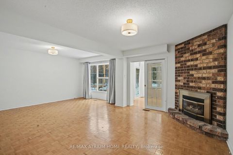 Photo 7 at 139 Esther Crescent, Yorkhill, Vaughan