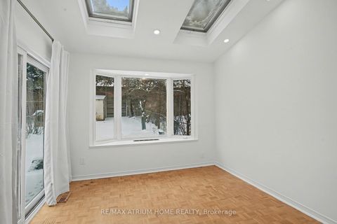 Photo 9 at 139 Esther Crescent, Yorkhill, Vaughan