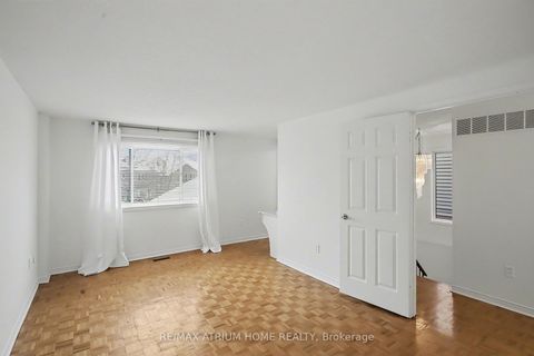 Photo 13 at 139 Esther Crescent, Yorkhill, Vaughan