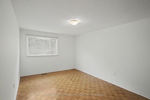 Photo 16 at 139 Esther Crescent, Yorkhill, Vaughan