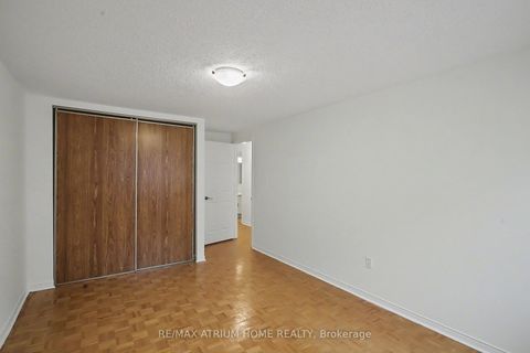 Photo 17 at 139 Esther Crescent, Yorkhill, Vaughan