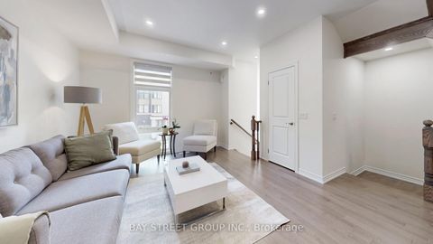 Photo 4 at 80 Puisaya Drive, Rural Richmond Hill, Richmond Hill