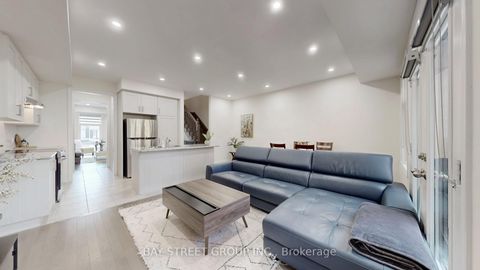 Photo 6 at 80 Puisaya Drive, Rural Richmond Hill, Richmond Hill