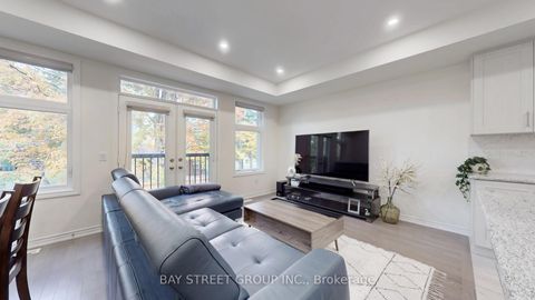 Photo 7 at 80 Puisaya Drive, Rural Richmond Hill, Richmond Hill