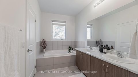 Photo 19 at 80 Puisaya Drive, Rural Richmond Hill, Richmond Hill