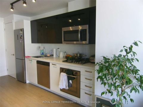 Photo 5 at 909 - 39 Brant Street, Waterfront Communities C1, Toronto