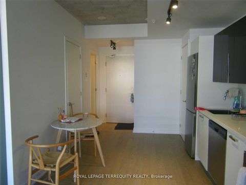 Photo 6 at 909 - 39 Brant Street, Waterfront Communities C1, Toronto